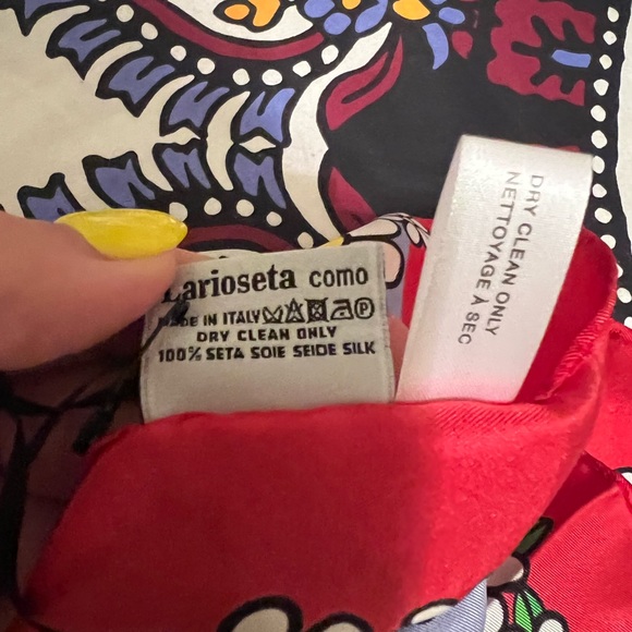 NWOT Moschino Scarf Red daisy bear - Picture 5 of 5
